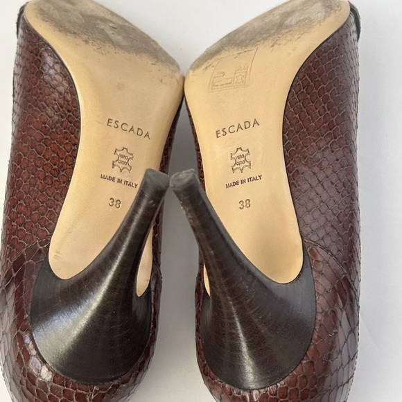Escada snake embossed burgundy brown leather heel pumps Size 38 - Picture 4 of 16